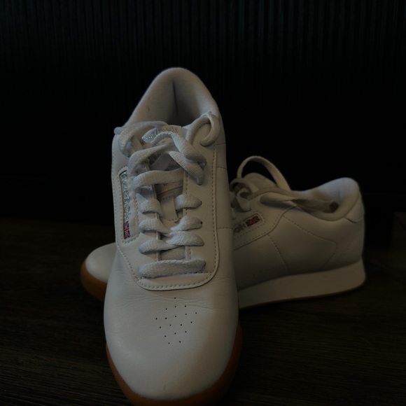 REEBOK classics women’s size 6.5 white gently used - Picture 2 of 9